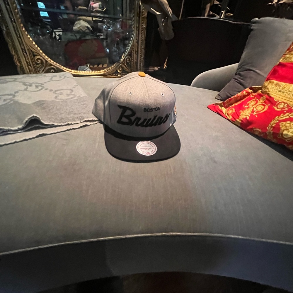 Mitchell & Ness Gray and Black Boston Bruins Hat